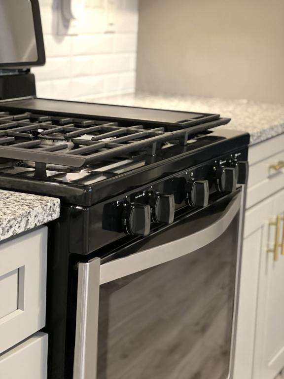 Building Photo - 9 W 2nd Ave