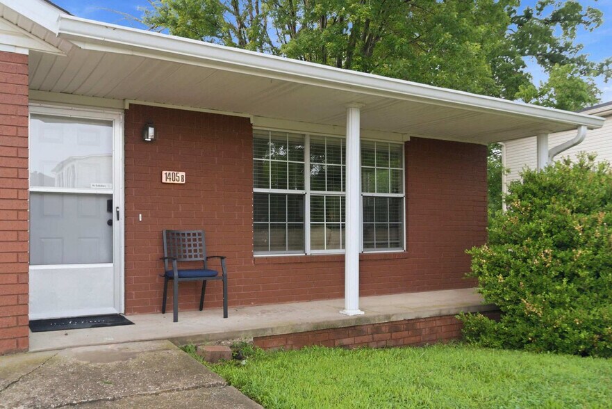 Building Photo - 1405 Camellia Dr