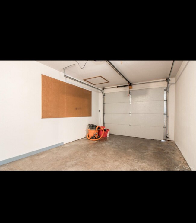 Building Photo - 3612 Zinnia Dr