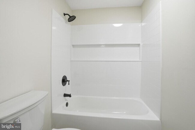 Building Photo - 7 Riverview Pl