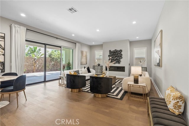 Building Photo - 370 Sawbuck