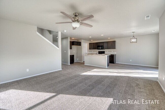 Building Photo - 2711 W Balboa Dr