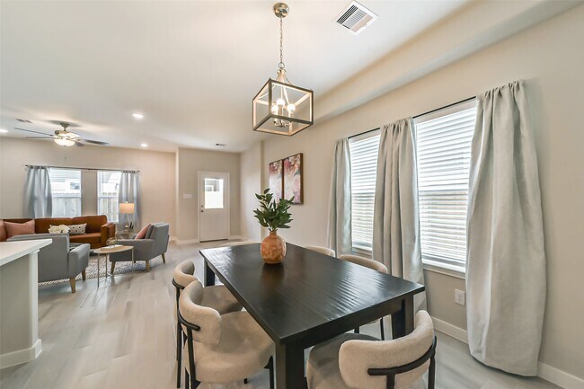 Building Photo - 3623 Pathfinder Ct