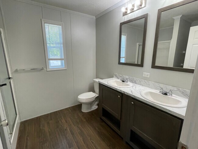 Building Photo - 37 Starling Hill Dr