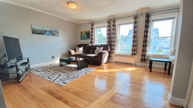 Building Photo - 60 Montvale St