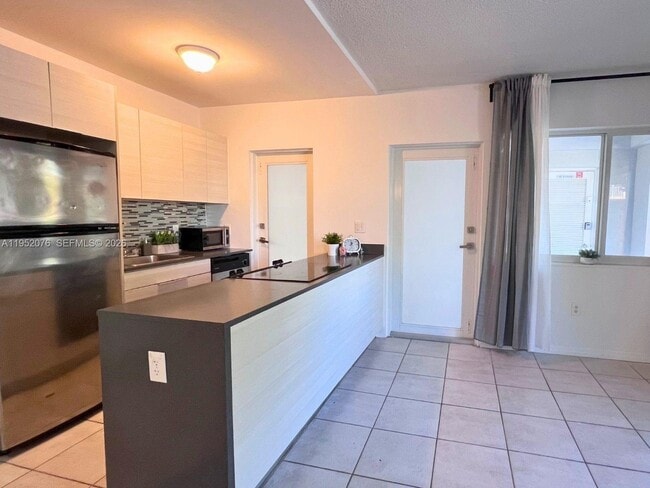 Building Photo - 2430 NE 135th St