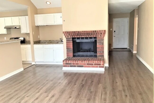 Building Photo - 4969 Briar Oaks Ln