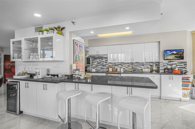 Building Photo - 3500 Mystic Pointe Dr