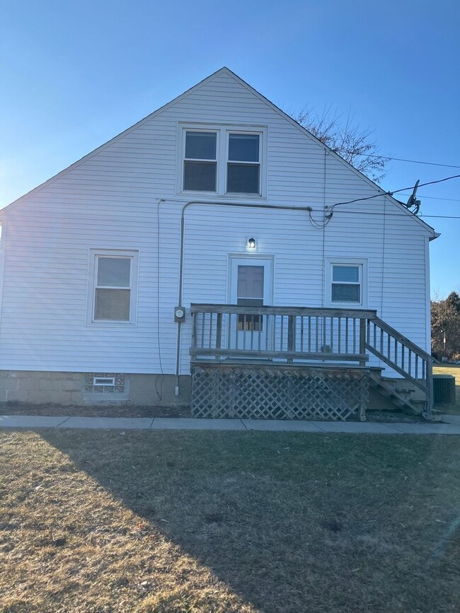 Building Photo - Coming SOON! Single Two Story Family 3 Bedroom Home