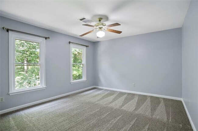 Building Photo - Beautifully Renovated 5-Bedroom, 4-Bath Home on Full Finished Basement!