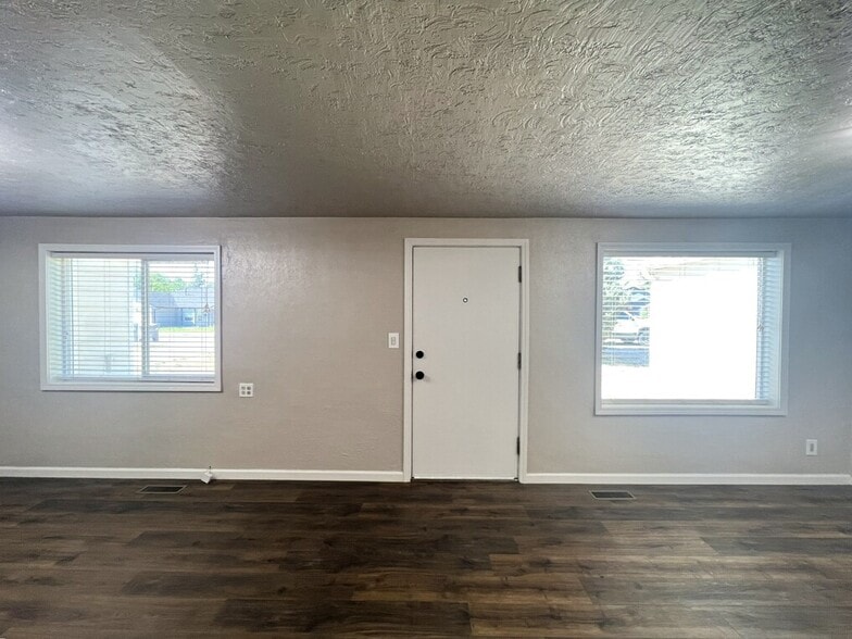 Building Photo - 8725 W Cory Ln