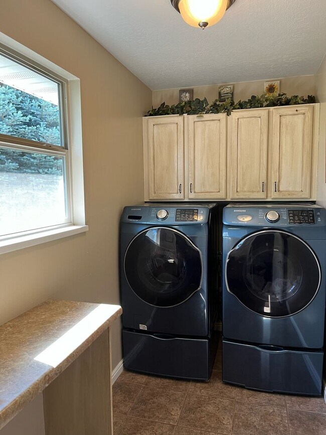 Building Photo - Payson Home