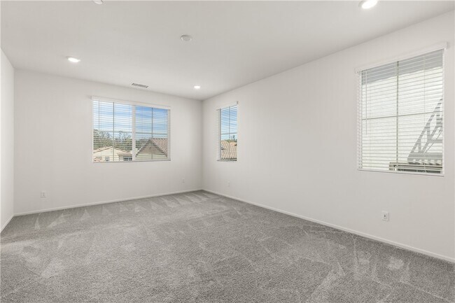 Building Photo - 895 Brookdale Dr