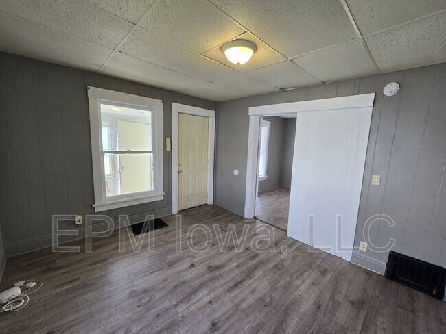 Building Photo - 211 Manson St