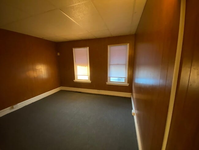 Building Photo - 3 Bdrm, 1.5 Bath