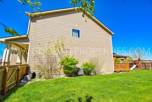 Building Photo - 5 Bedroom Home with Fenced Yard, and 3 Car Garage in Waukee