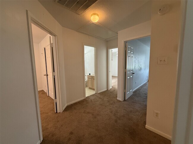 Building Photo - 13834 Trumpetvine St