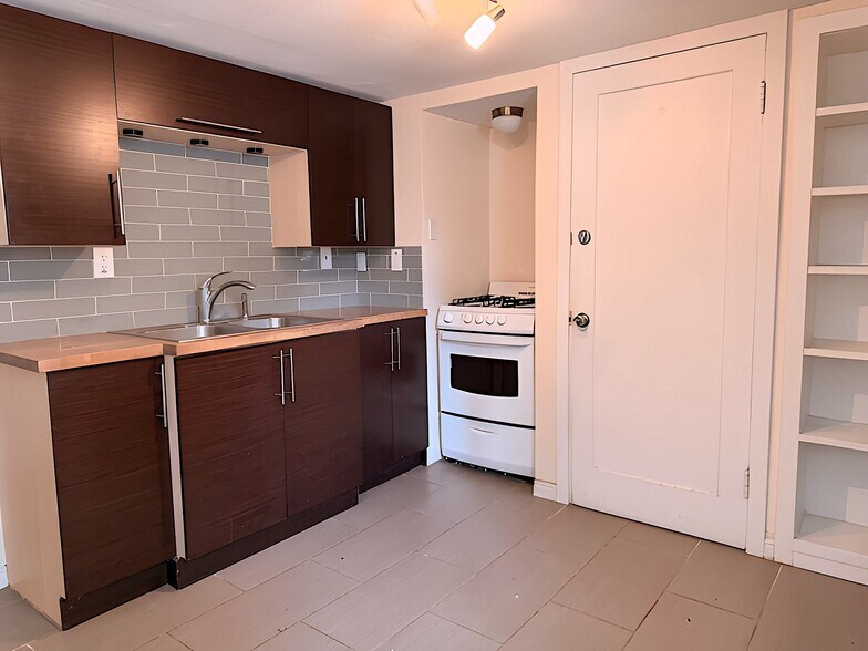 Building Photo - 1995 S Lincoln St