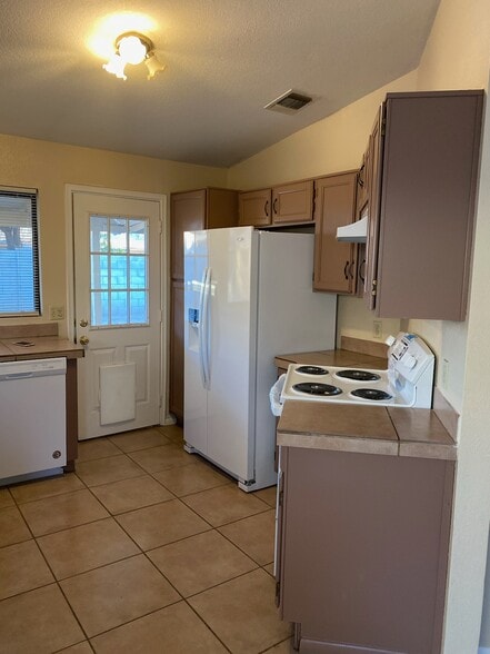Building Photo - 2521 W Glenbrook Way