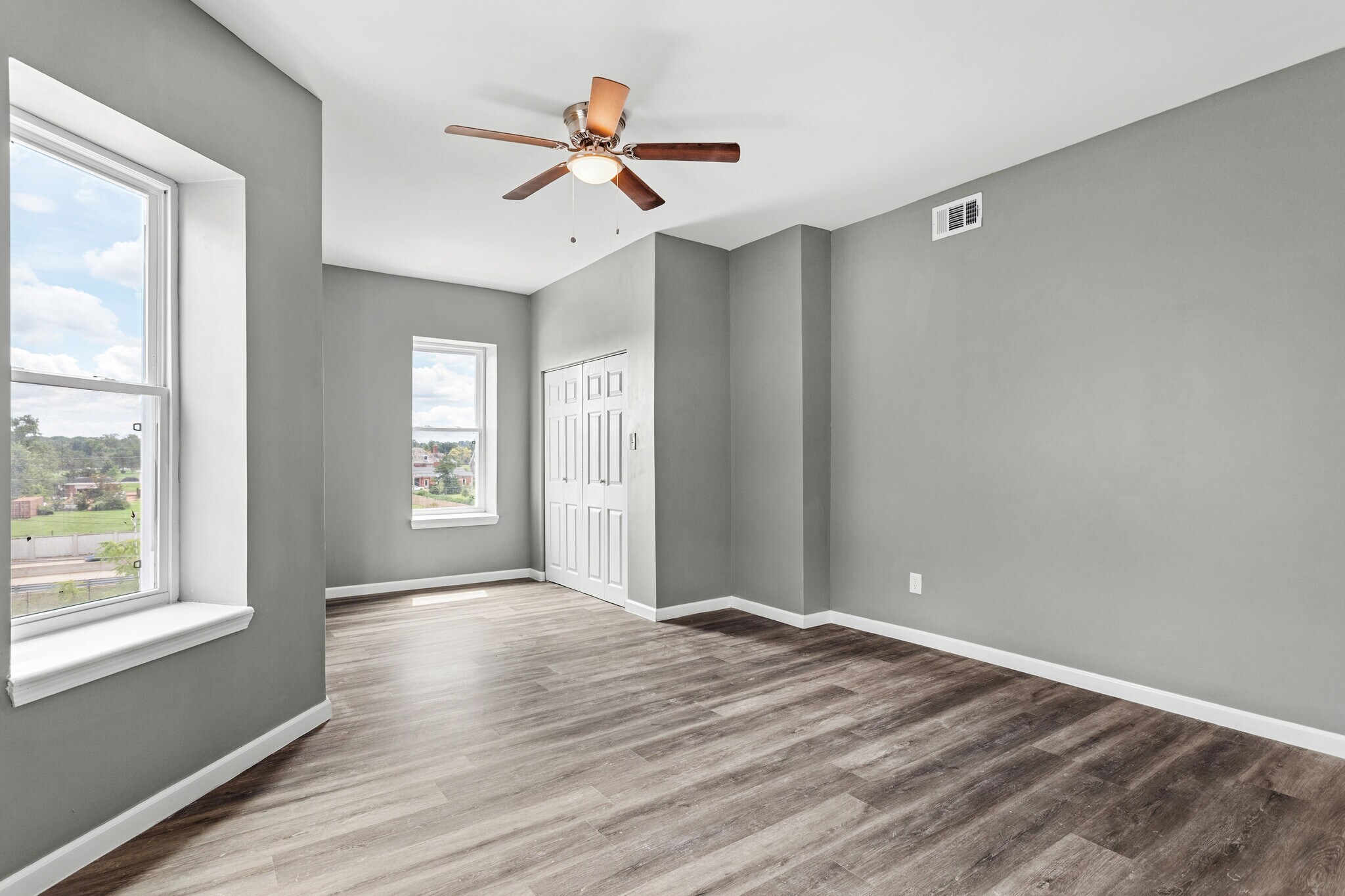 Building Photo - 5582 Pershing Ave