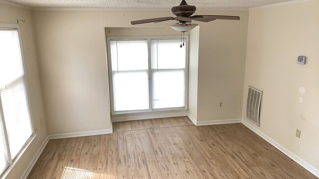 Building Photo - 2-Bedroom, 1.5-Bath town house