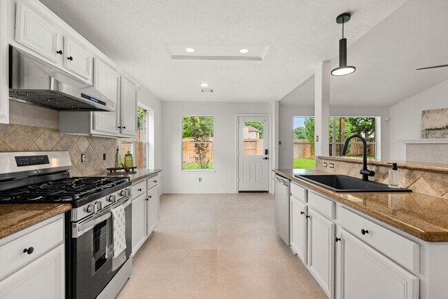 Building Photo - 3022 Glenthorpe Ln