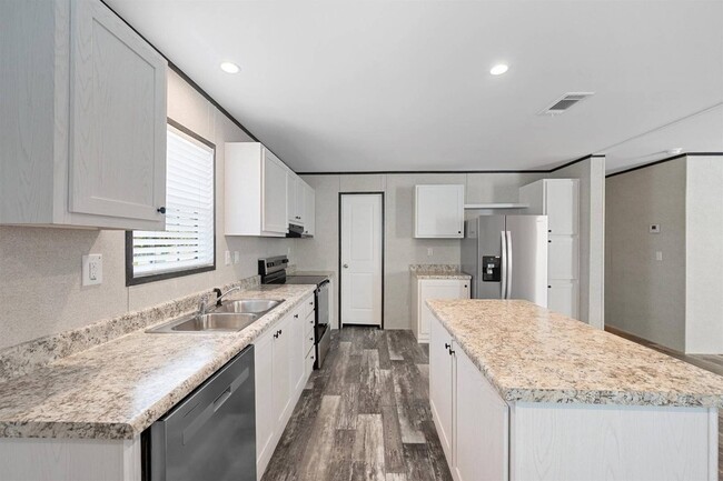 Building Photo - 305 W Buell Dr