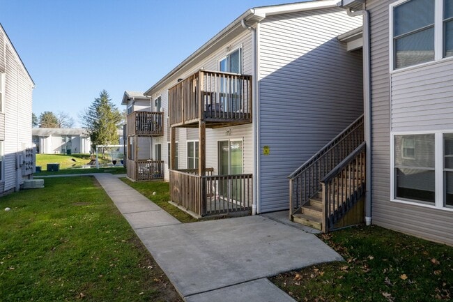 Building Photo - Emerald Pond Estates | 2 bedroom, 1 Bathro...