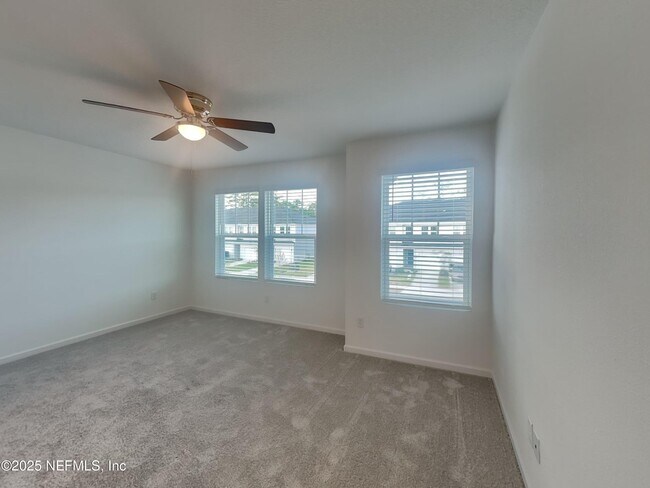 Building Photo - 654 Holly Lks Dr