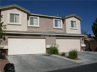 Building Photo - Spacious 2-Story Townhome in Gated Communi...