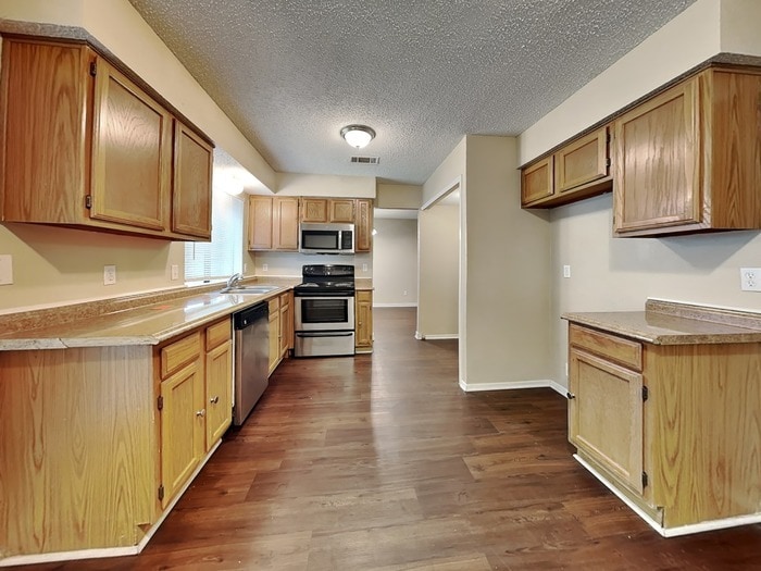 Building Photo - 209 Ripplewood Dr