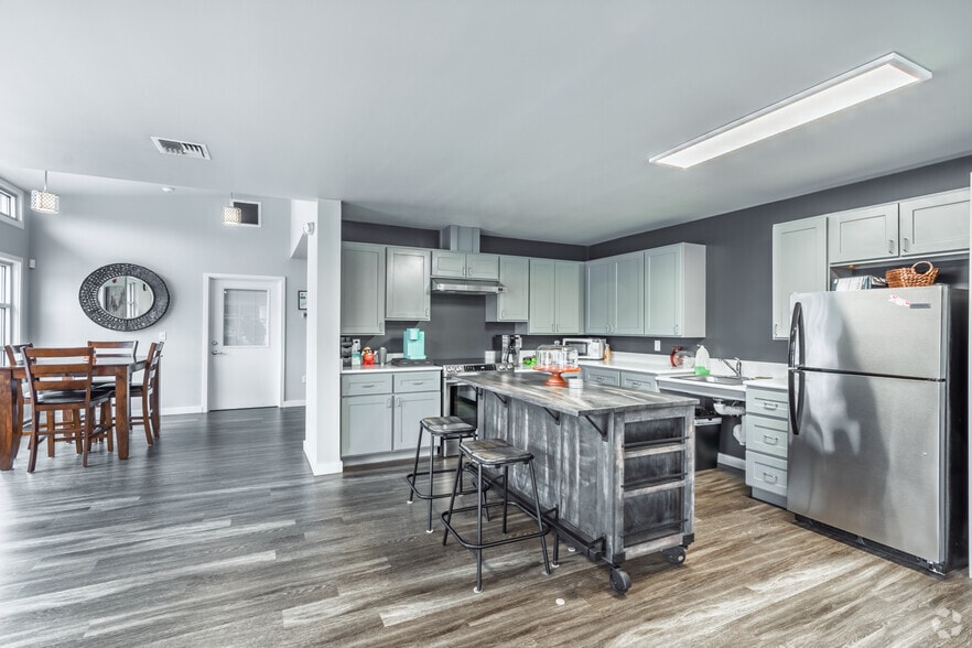 Primary Photo - Avaire Apartments