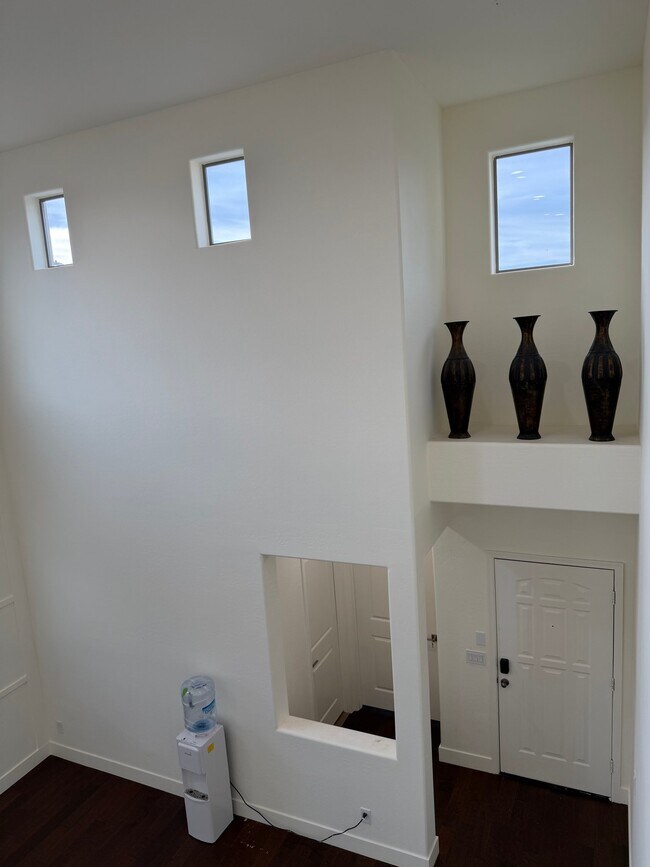 Building Photo - 2741 E Quiet Hollow Ln