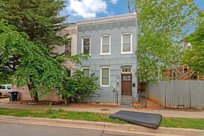 Building Photo - 1738 Lincoln Rd NE