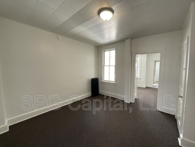 Building Photo - 928 W Princess St