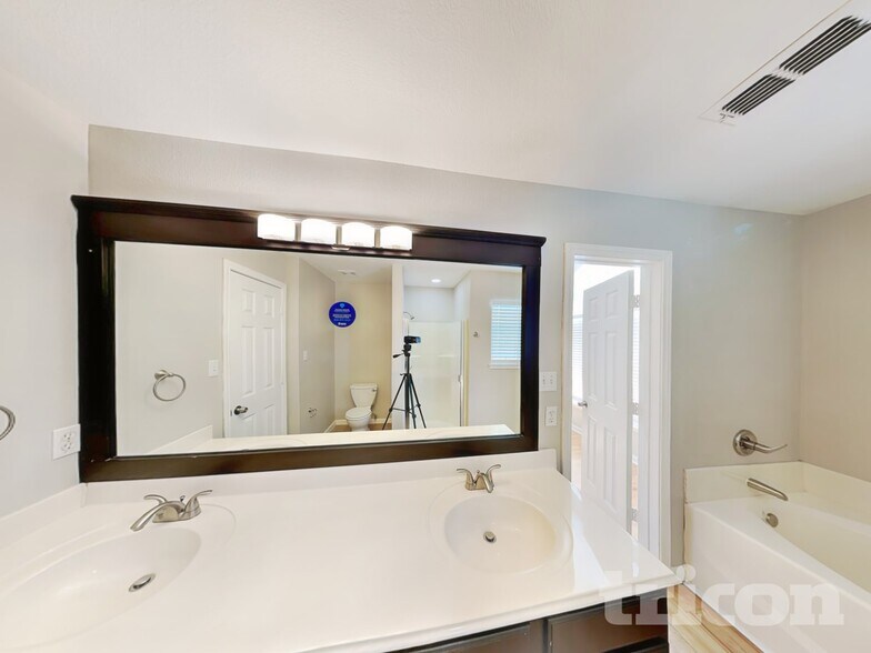 Building Photo - 1575 Wildflower Dr