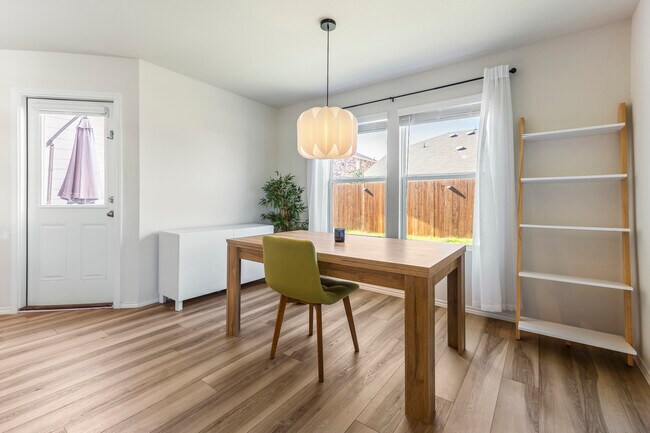 Building Photo - 10112 Falkland Rd