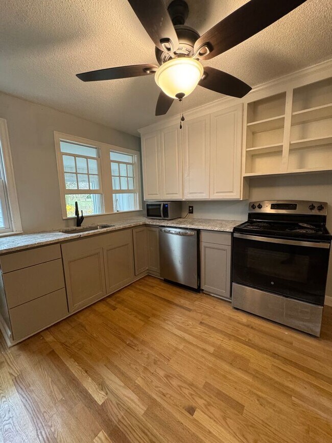 Building Photo - Single Family Home - Over 1 Acre of Land!