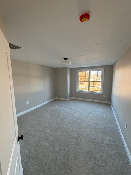 Second bedroom - 507 Mendon Rd