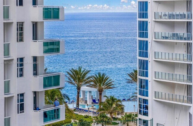 Primary Photo - 3000 S Ocean Dr