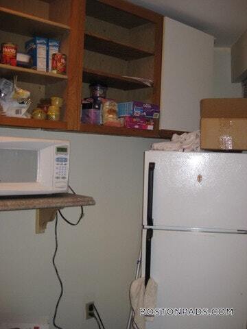 Building Photo - 833 Beacon St