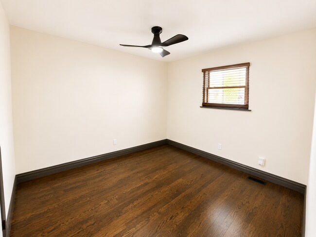 Building Photo - 9610 Britannia Ct