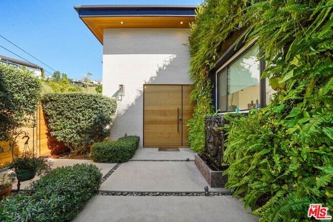 Building Photo - 8242 Hillside Ave