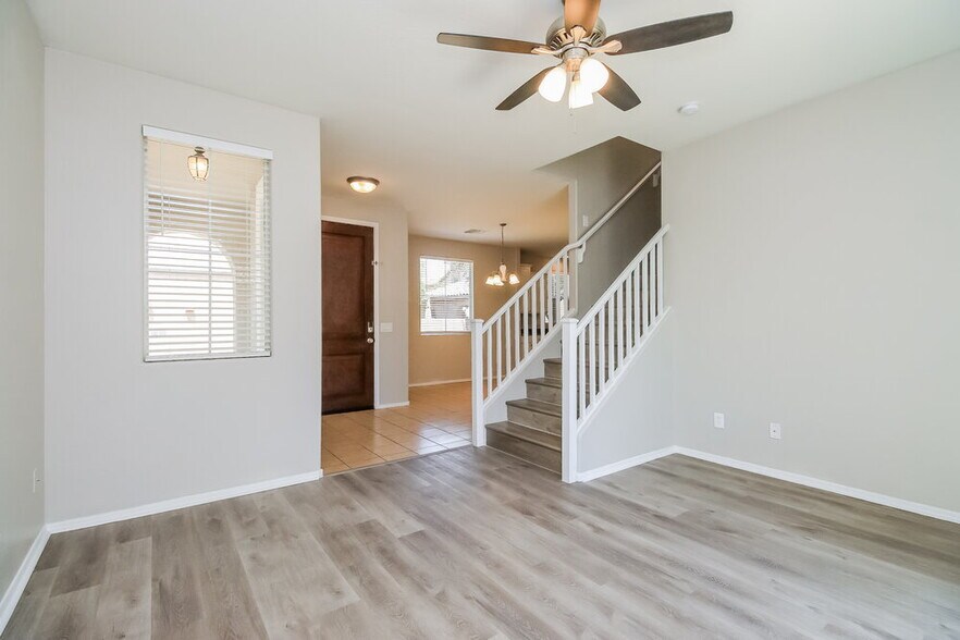 Building Photo - 4254 E Carla Vista Dr