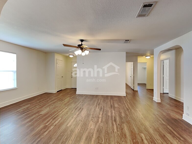 Building Photo - 1938 Cross Oaks Dr