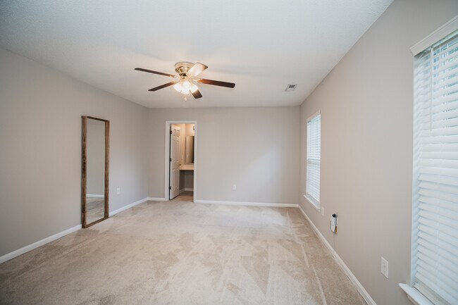 Building Photo - 139 Old Tree Rd