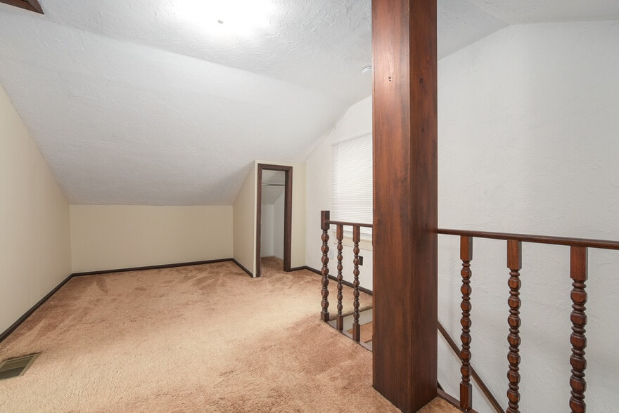 Building Photo - 247 E 248th St