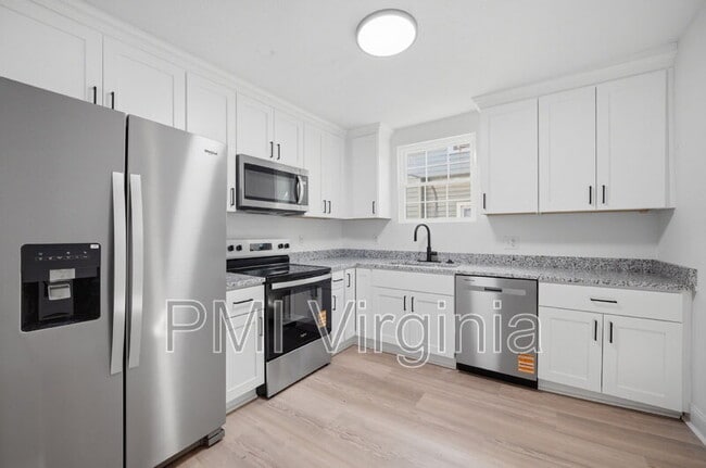 Building Photo - 307 N 4th St