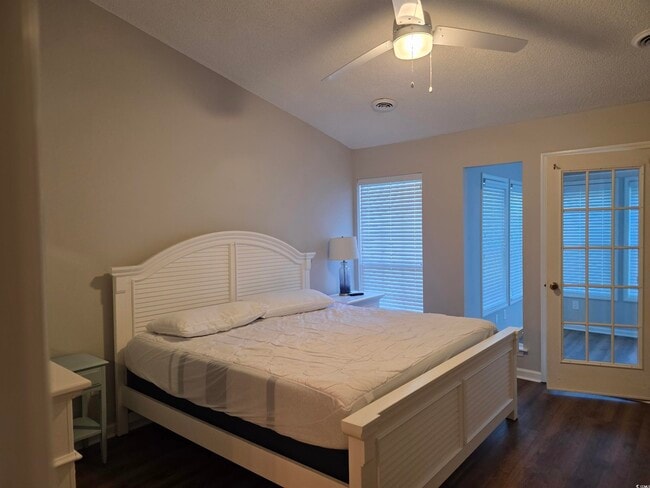 Building Photo - 1 Club Cir