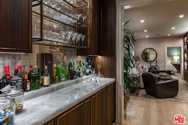 Building Photo - 127 Hollister Ave